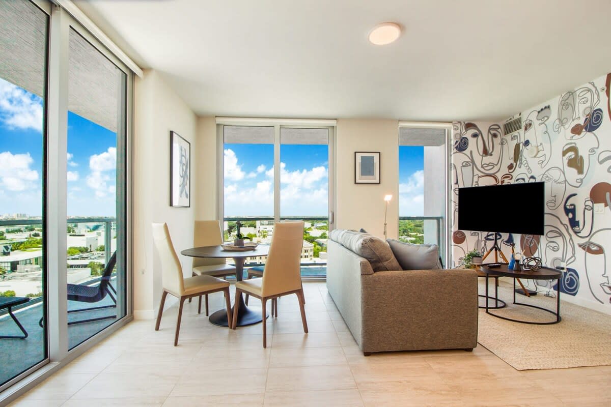 New Artsy & Cozy 1Bdrm Condo In The Best Area - Picture 1
