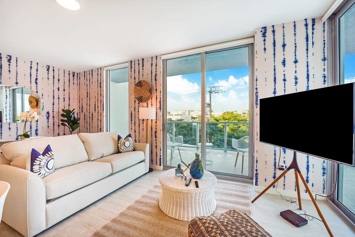 Boho Chic 1Bdrm+Den Condo-Miami Design Dist - Picture 1