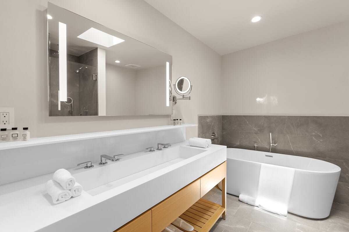 Deep soaking bathtub for pure relaxation with a glass of wine.