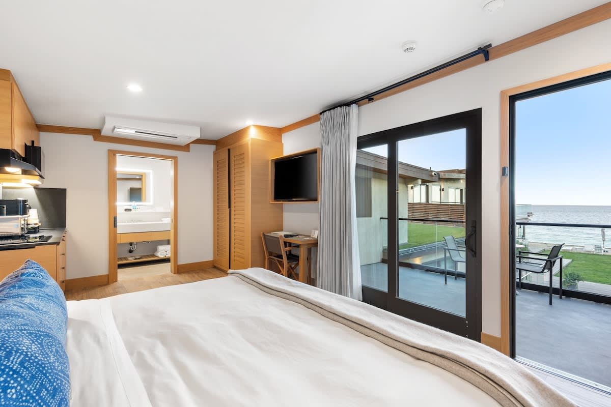 Direct views of the Pacific Ocean from your bedroom suite.
