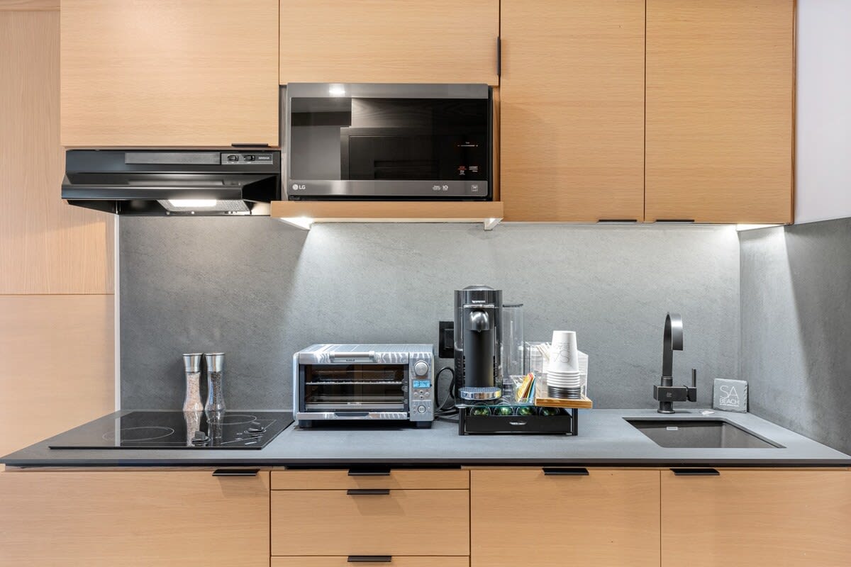 Fitted kitchenette.