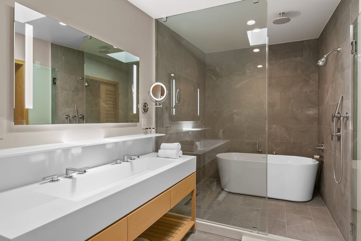 A stand-alone tub located directly in the shower, perfectly convenient after a visit to the sandy beach.