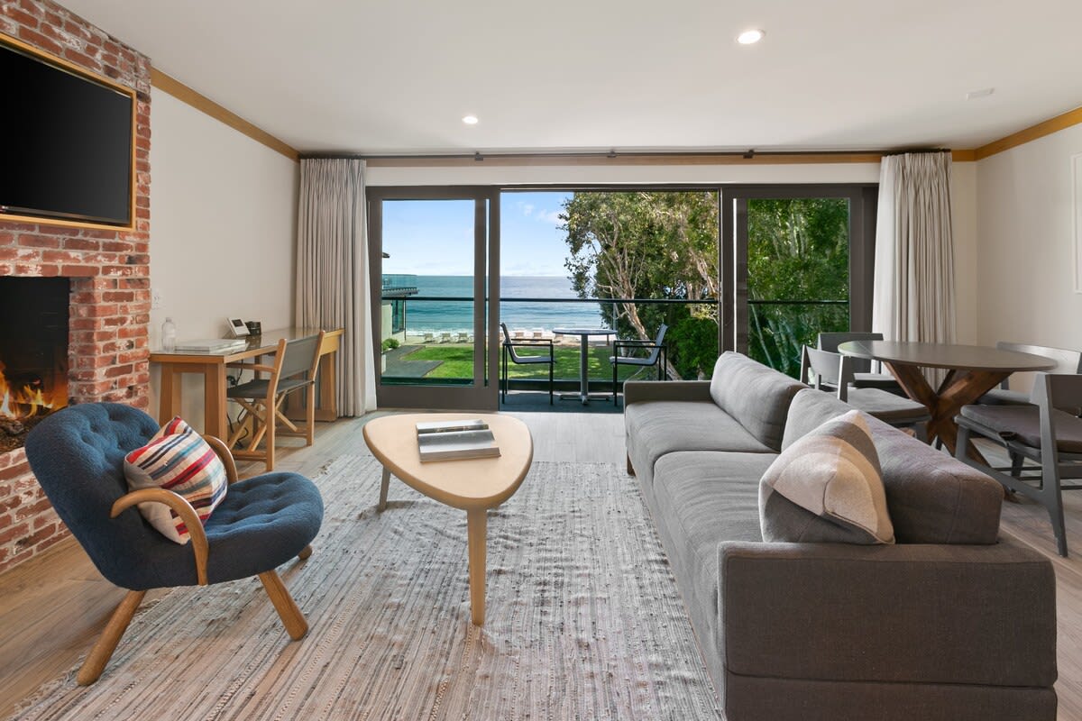 Contemporary design with an abundance of indoor and outdoor seating for all