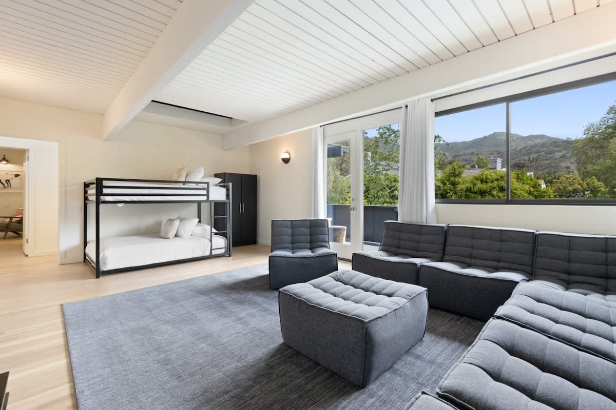 3rd Guest Bedroom with 2 double beds and large seating area