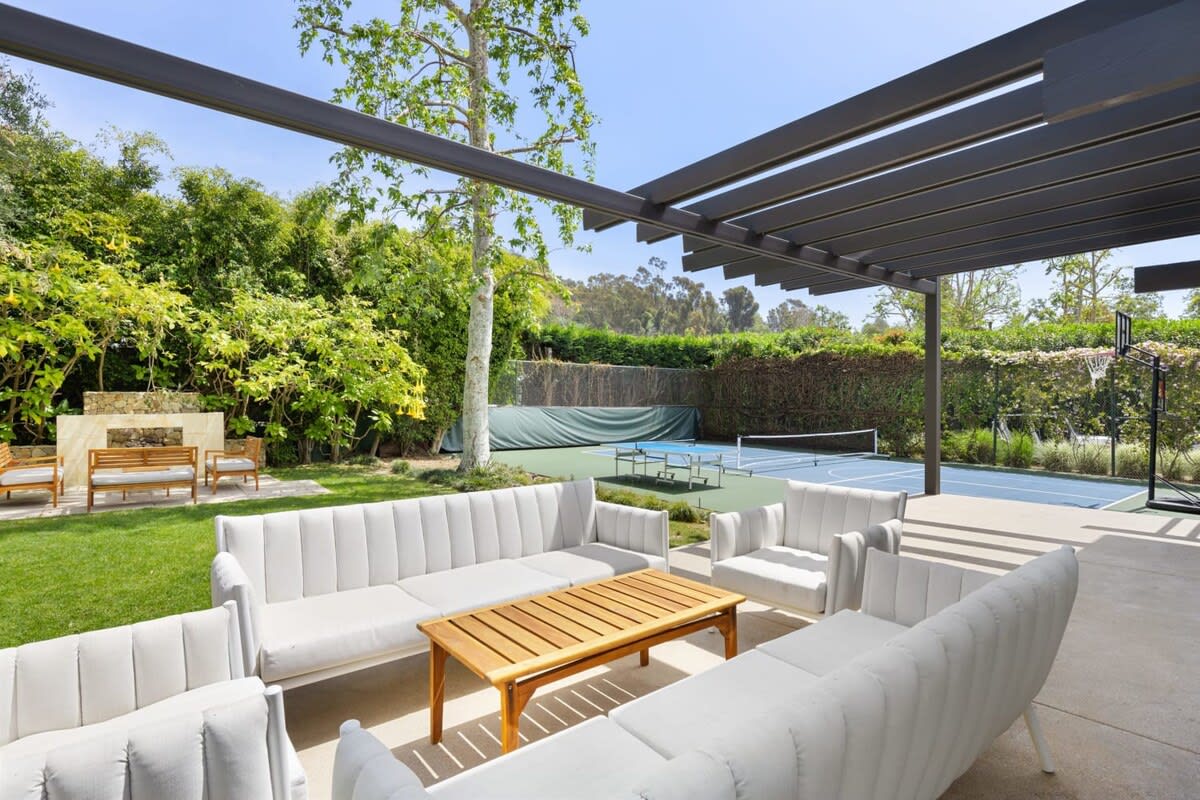 Enjoy the fresh air and Malibu sun in the comfortable outdoor lounge space