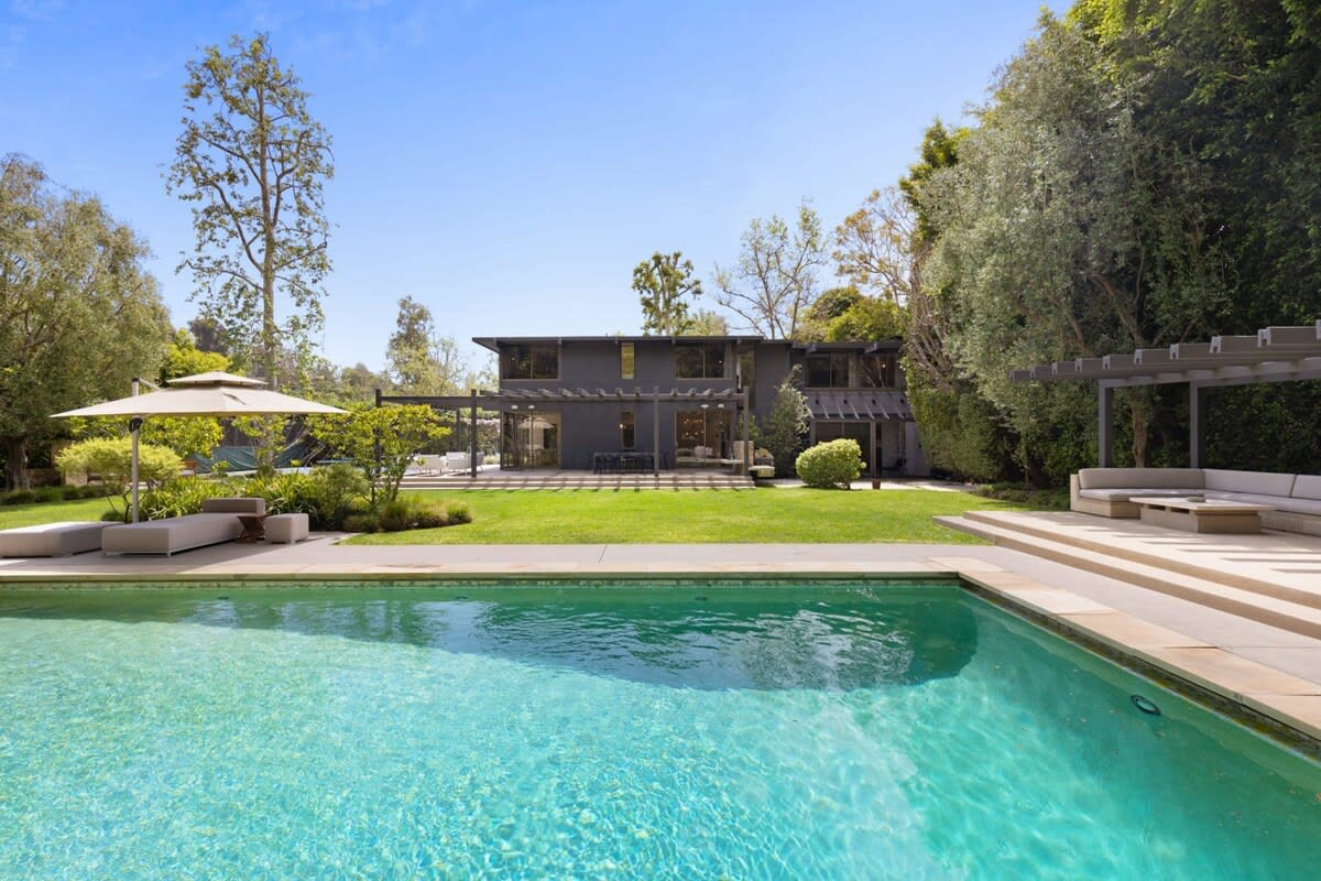 Large pool with Spa