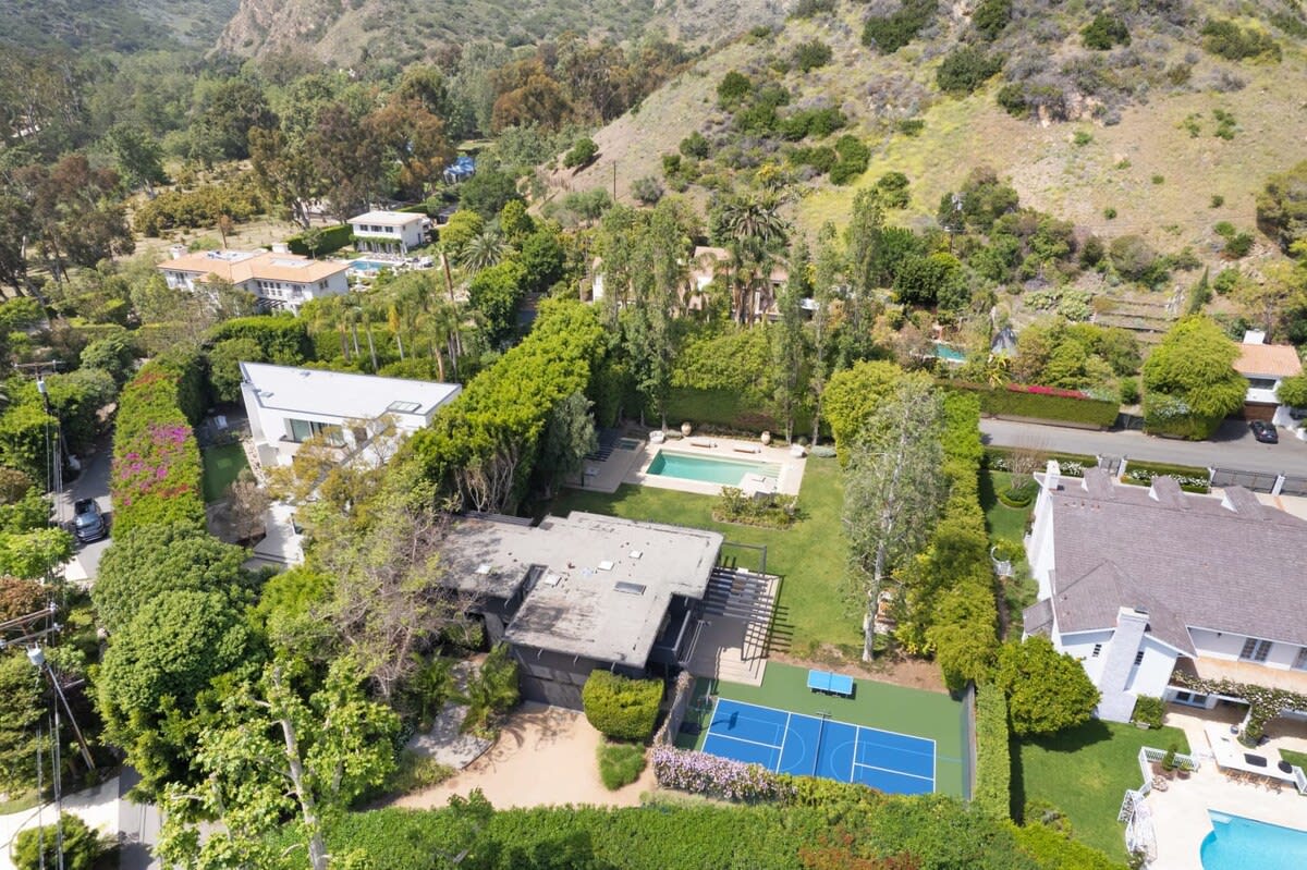 Located in the most popular location, Serra Retreat.