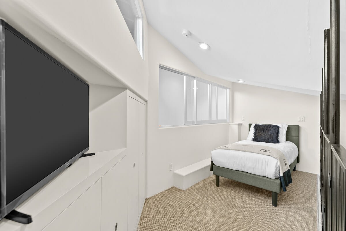 Upstairs loft with smart TV, perfect for the kids