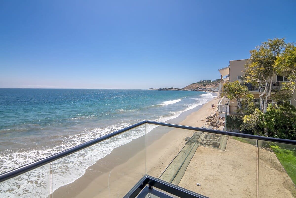 Glass wrap around balcony providing clear views