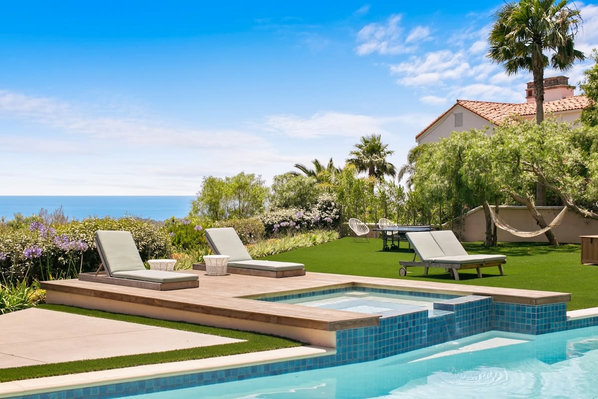 This luxurious escape has everything you need to fulfill your getaway.