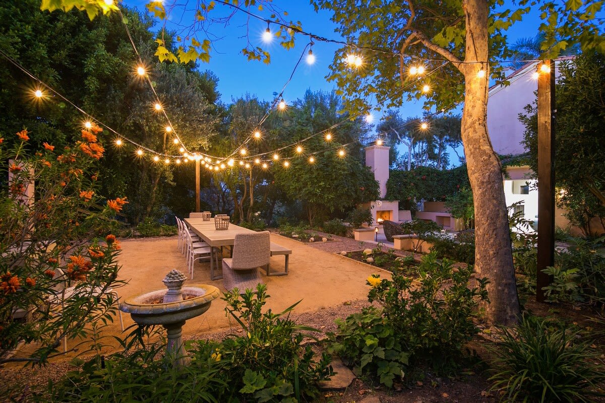 Who doesn't love string lights and the lush outdoors?