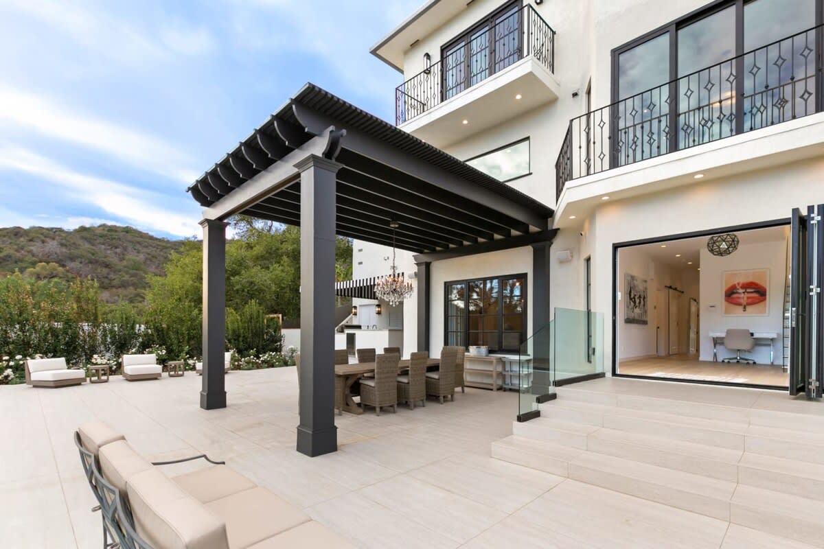 Indoor/outdoor opening for the ultimate in California luxury experience.