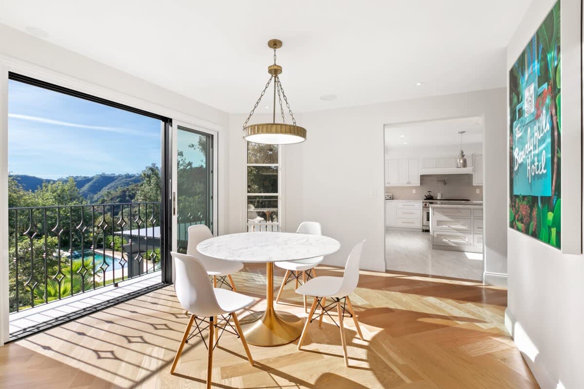 This Beverly Hills dinette is perfect for a delicious meal or conversation with a view!