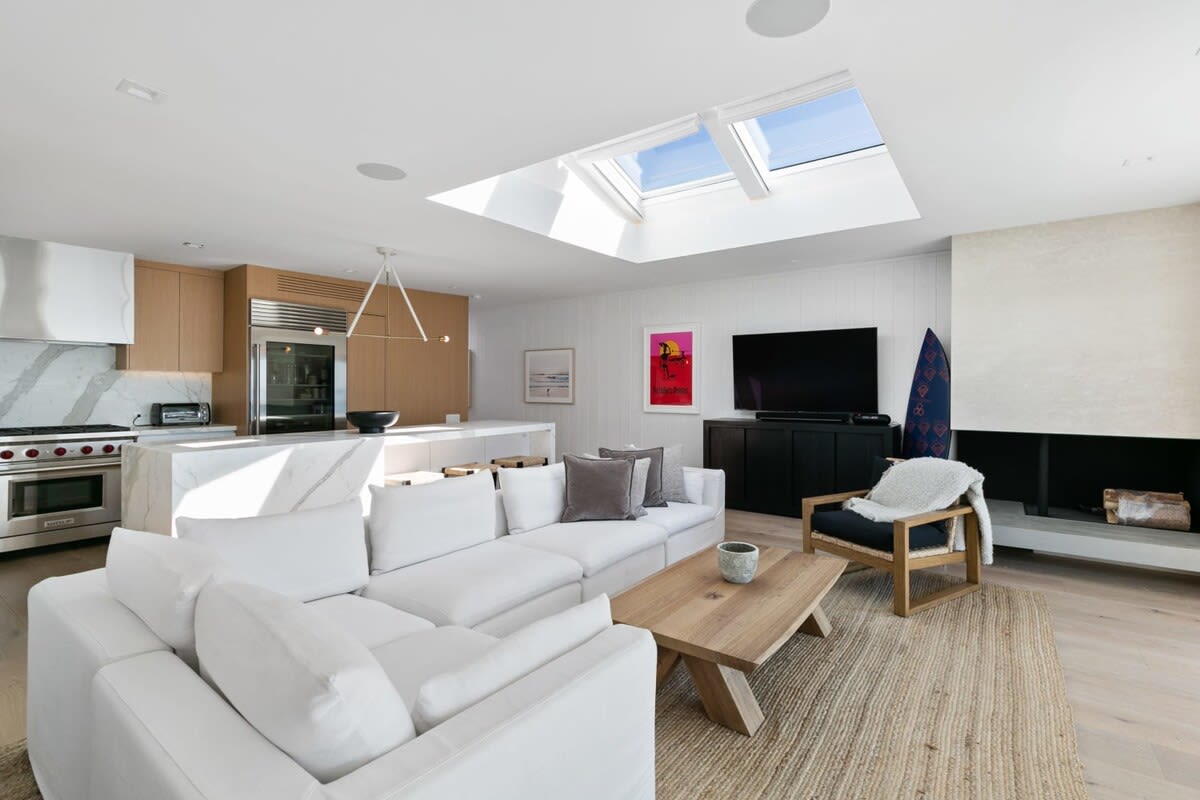 Modern Beach Apartment on Carbon Beach