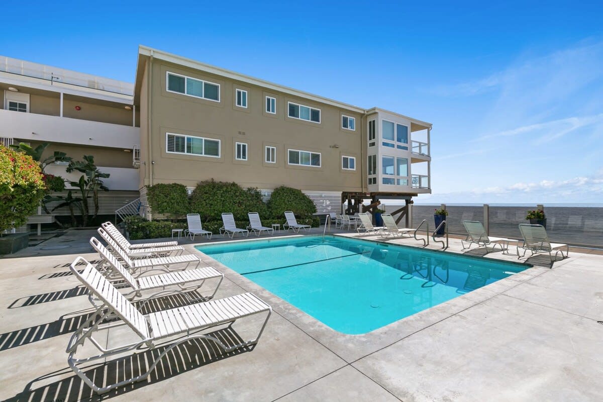 Communal pool access!