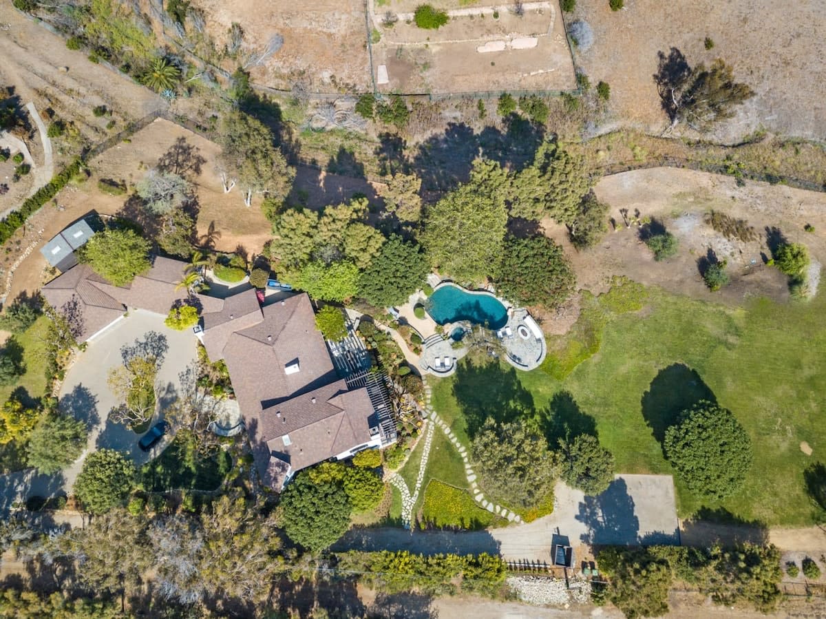 Birds eye view of the surround beauty.