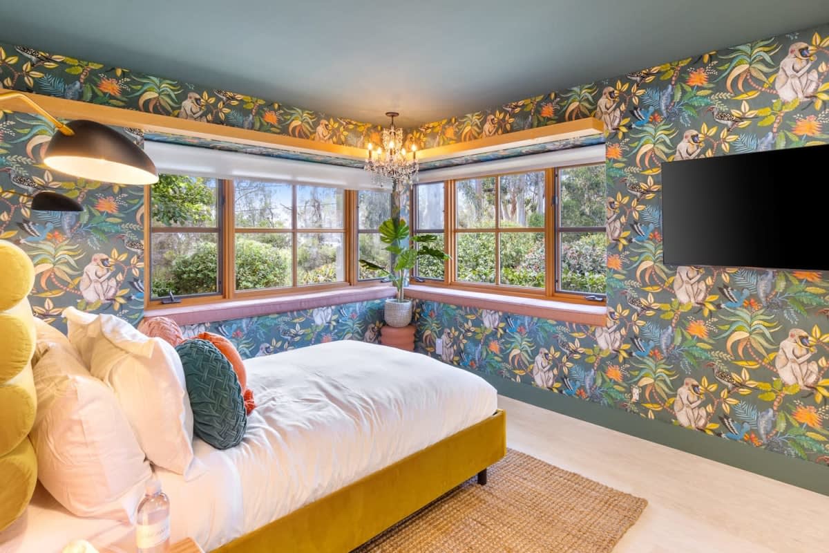 Let the colourful Guest Bedroom 2 inspire you!