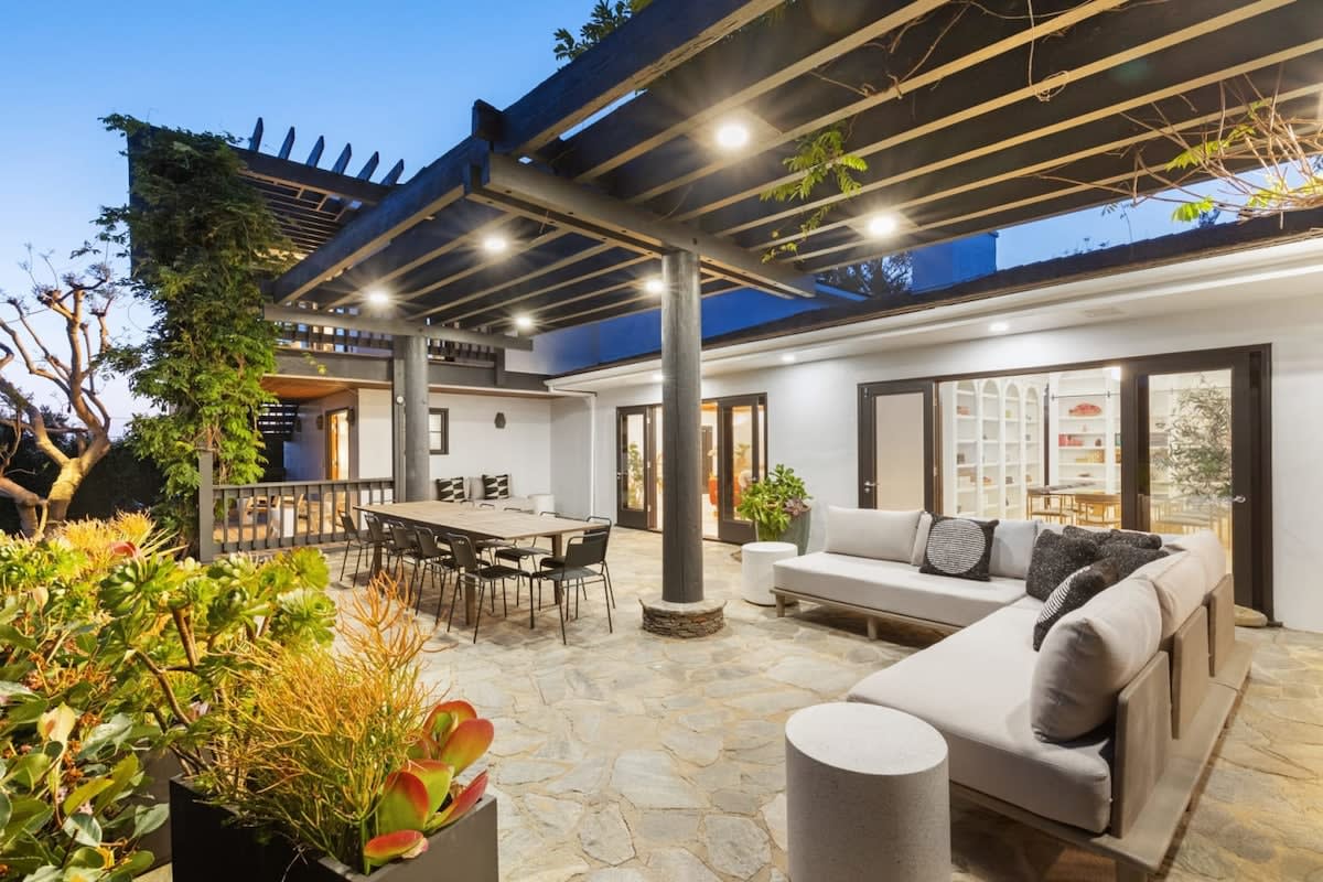 Al Fresco Dining paired with good company awaits.