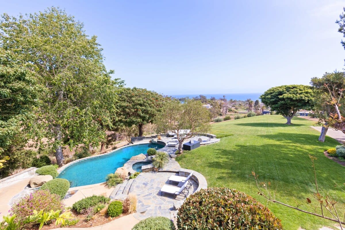 The perfect space for family to stretch their mind and relax poolside, overlooking the Pacific Ocean views.