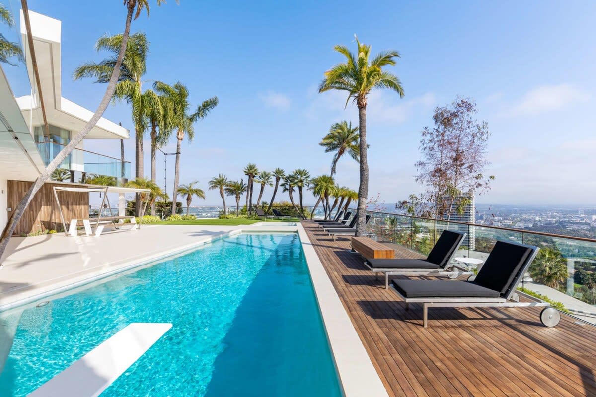 Resort Style Pool and Jacuzzi.
