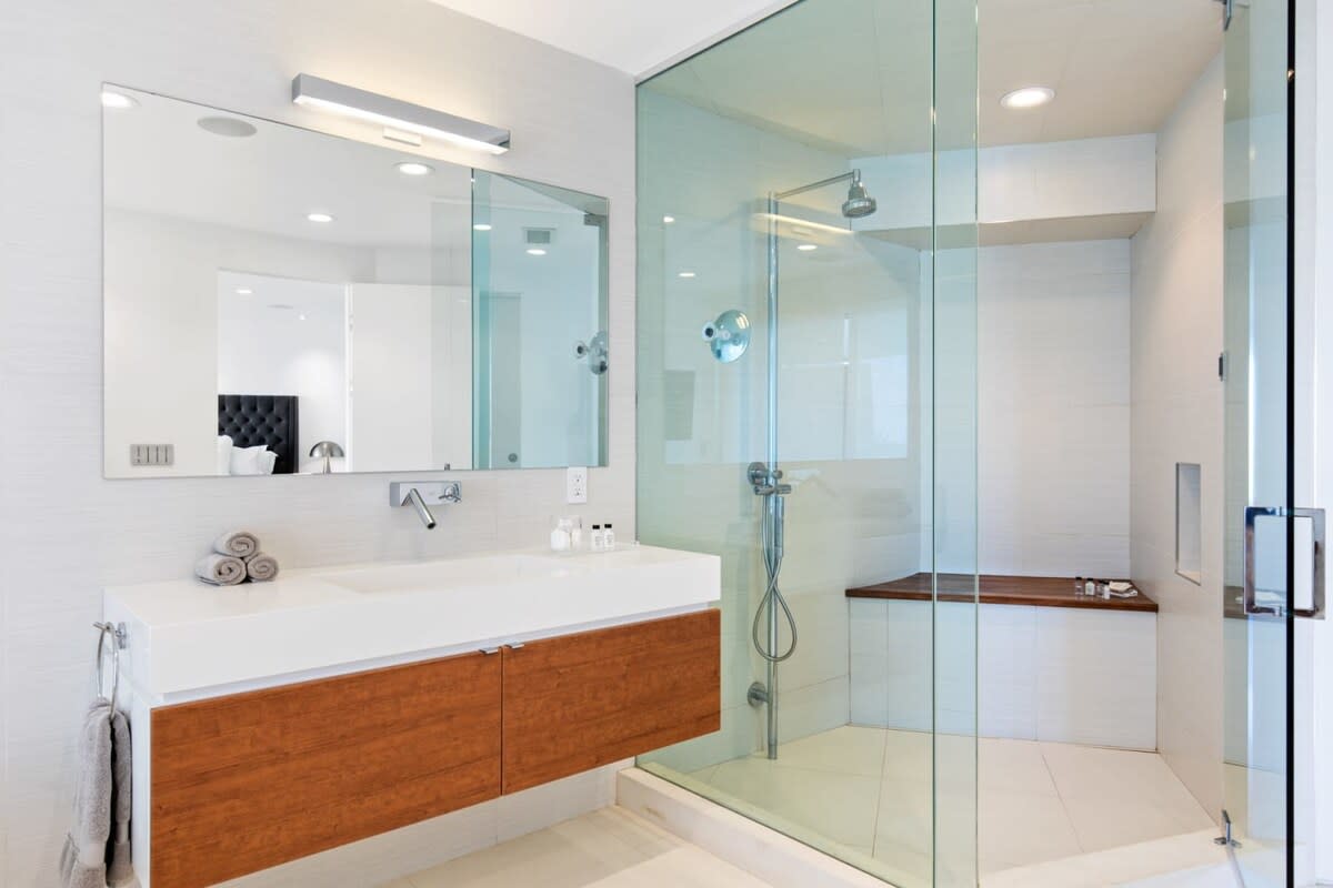 Master En Suite Bathroom with spacious shower