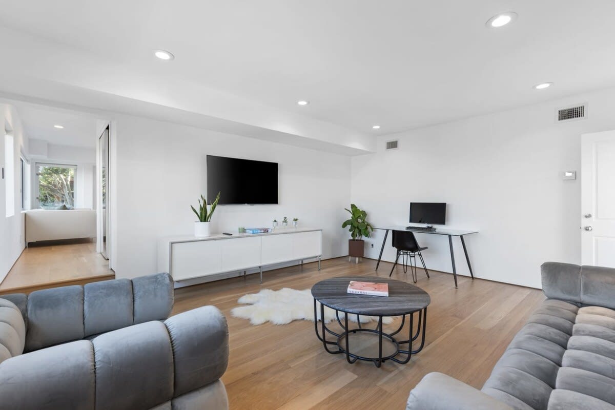 Third Gathering / Desk Space