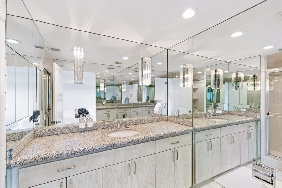Guest Bathroom with a clean and crisp design