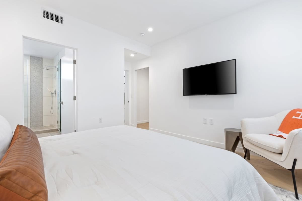 Upstairs Master Bedroom with Smart TV and en-suite bathroom.