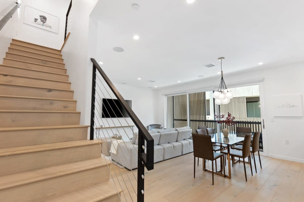 3 Levels to this Hollywood Gem