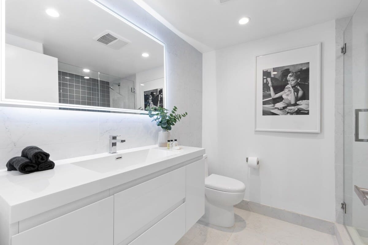 Downstairs full bathroom with a clean and minimalistic design.
