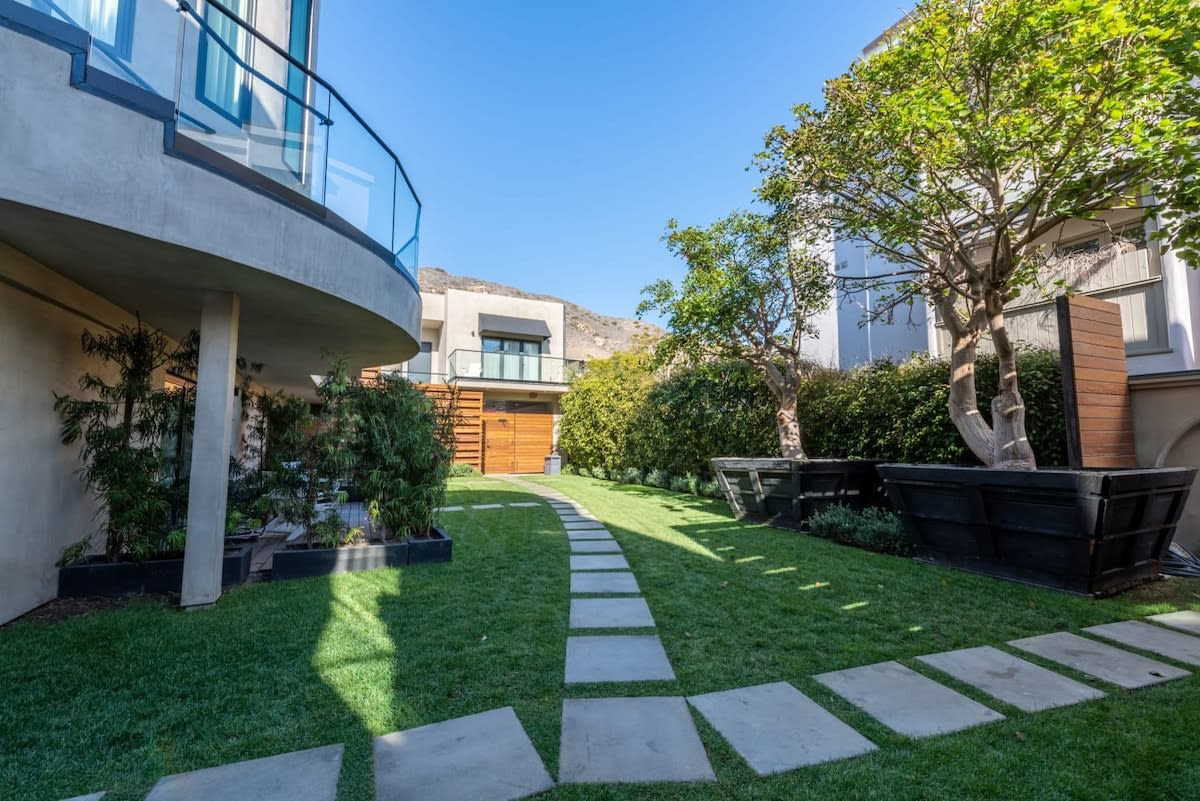 A quiet retreat on California's most sought-after beach.