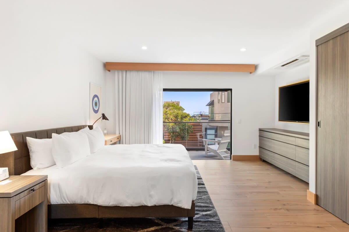 Wake up feeling refreshed and rested, with the calm sounds of the ocean.