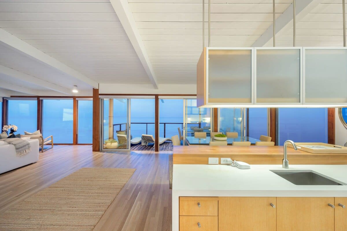 Cooking has never been this calming, surrounded by views of the Pacific Ocean as far as the eye can see!