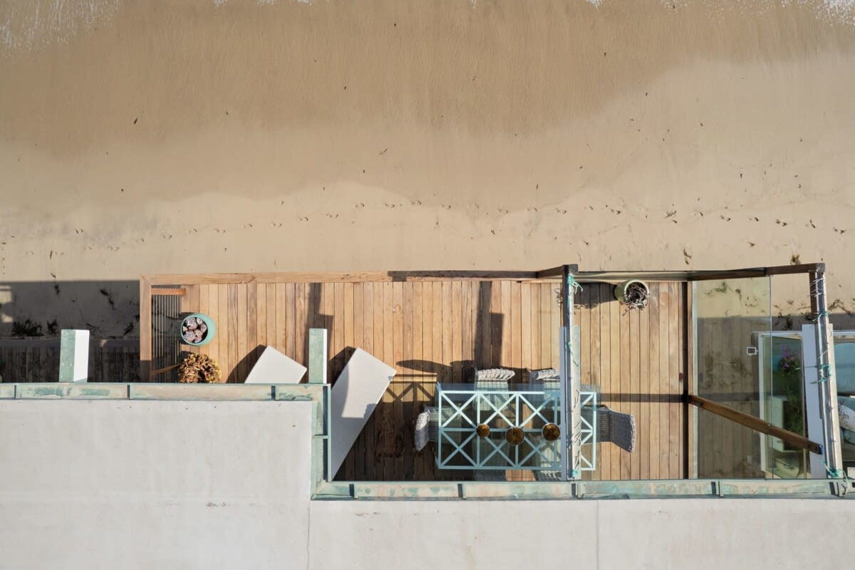 Bird’s eye view of the deck covered by a glass roof.
