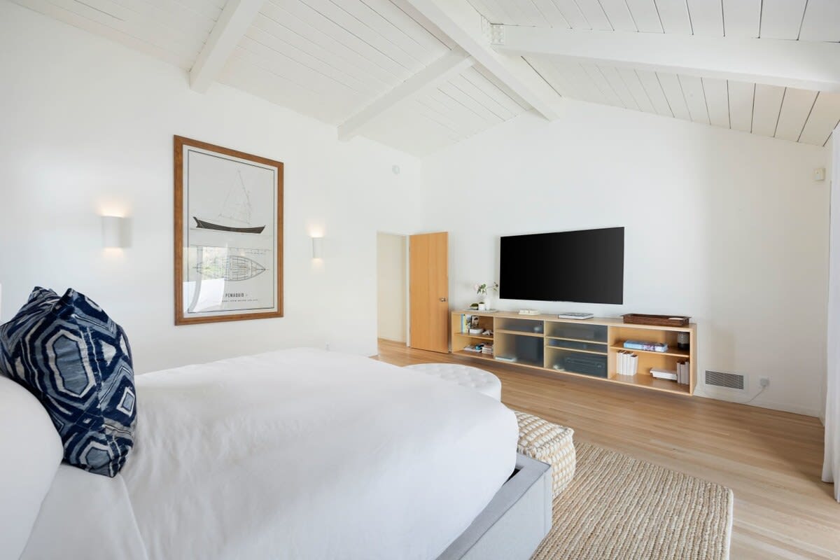 Enjoy your favourite movie or TV show while snuggled into the comfy blankets.