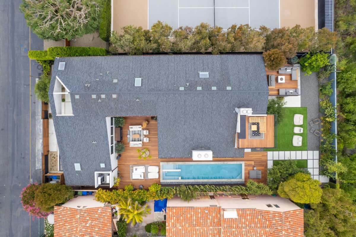 Bird's eye view of the stunning location!