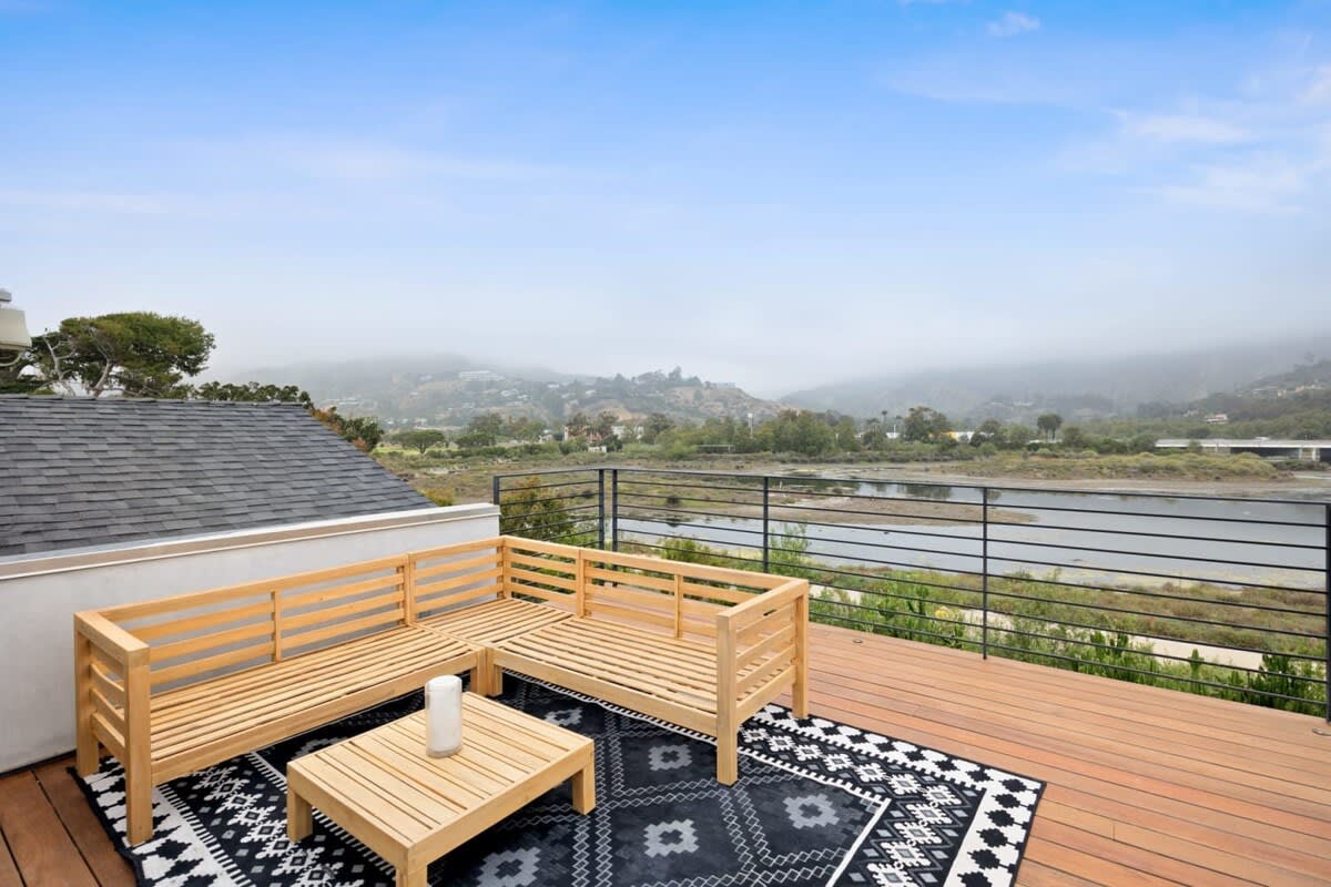 Stunning 360-degree rooftop views.