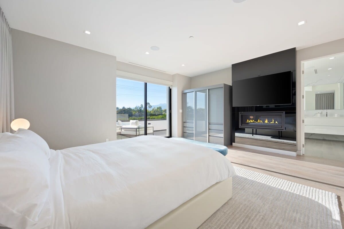 Large master suite with cosy fireplace