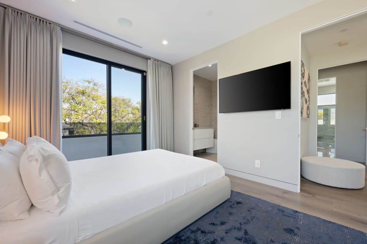 Convenient ensuite bathroom in each bedroom