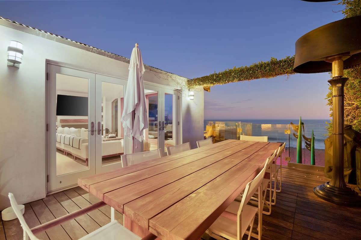 Alfresco dining table with a Nobu style heat lamp.