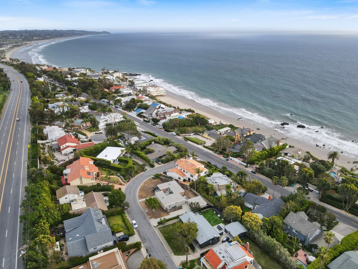 Located between PCH and Broad Beach Beach