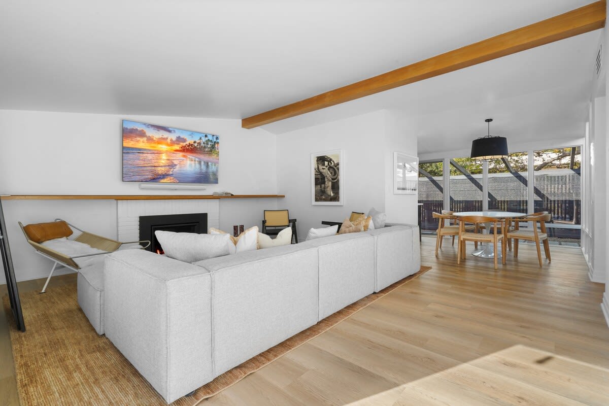 We spare no expense when it comes to design. We use the highest end furnishings to inspire all of your interior design desires.