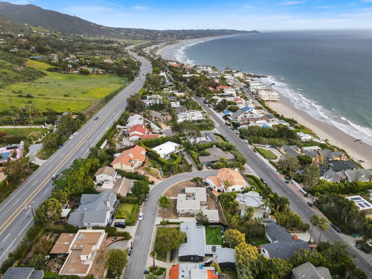 Spectacular villa in the Broad Beach area of Malibu