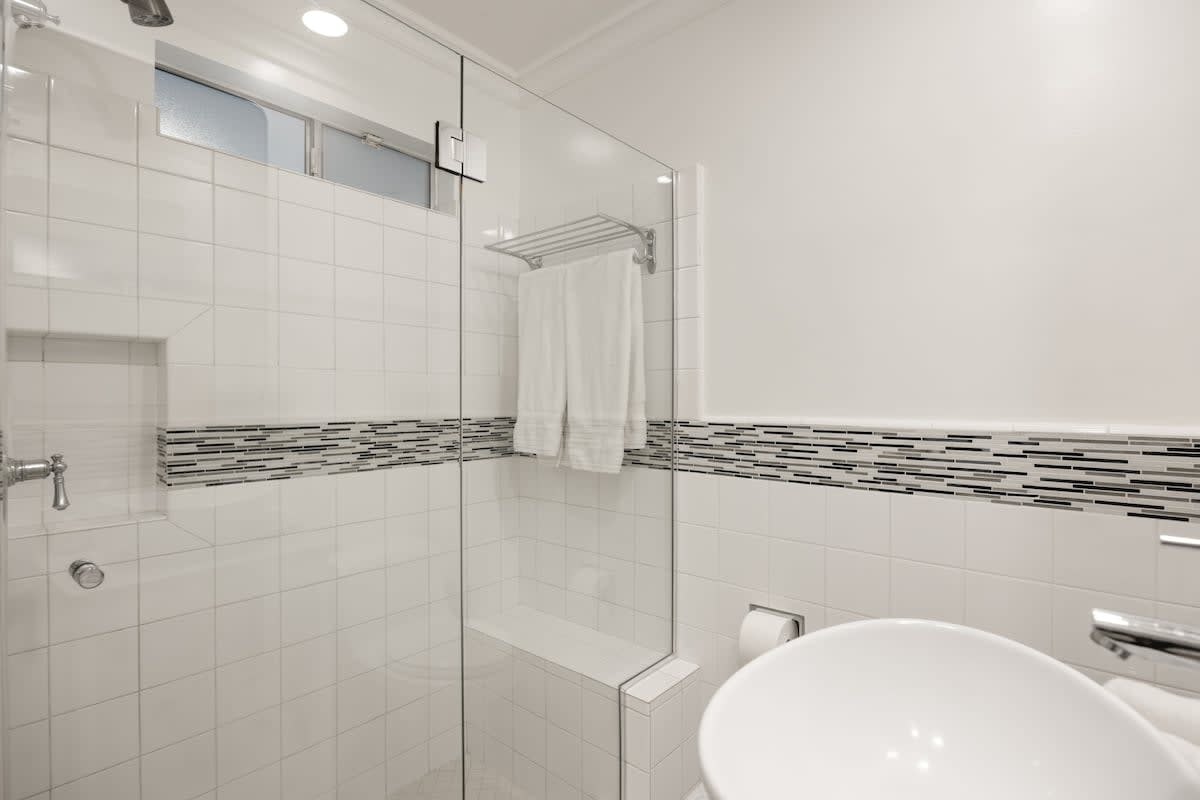 Enjoy fresh towels and all the essentials - a refreshing and hotel-inspired feel.