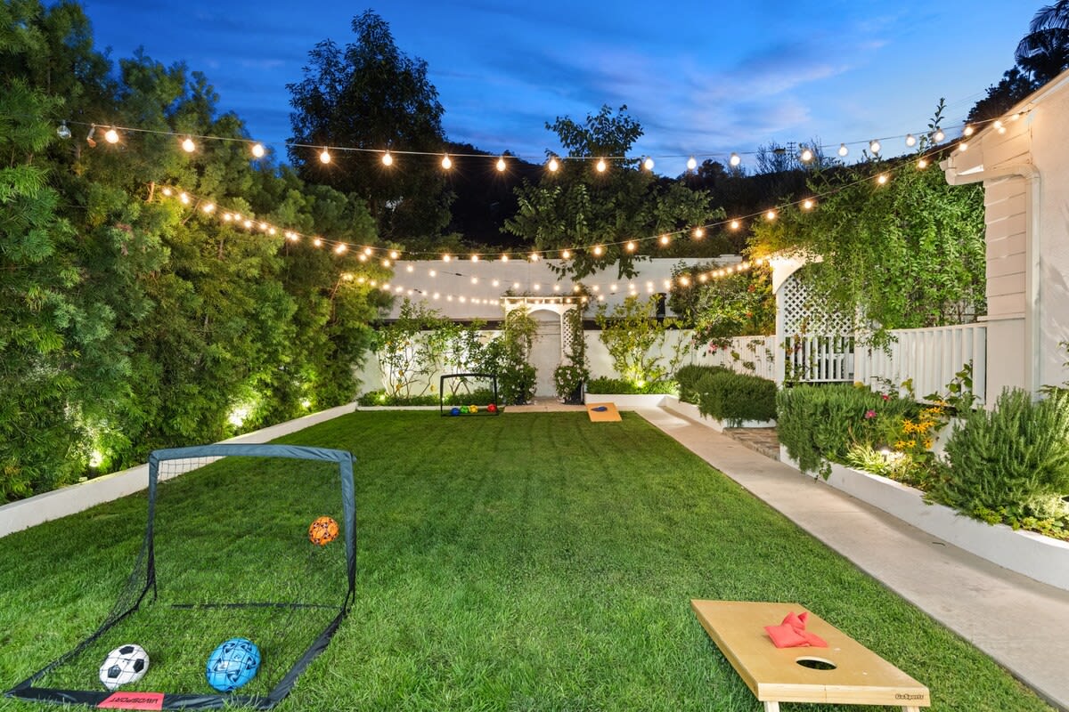 Enjoy a variety of outdoor games in the evenings, turning the outdoor area into a playful space beneath the starlit sky.