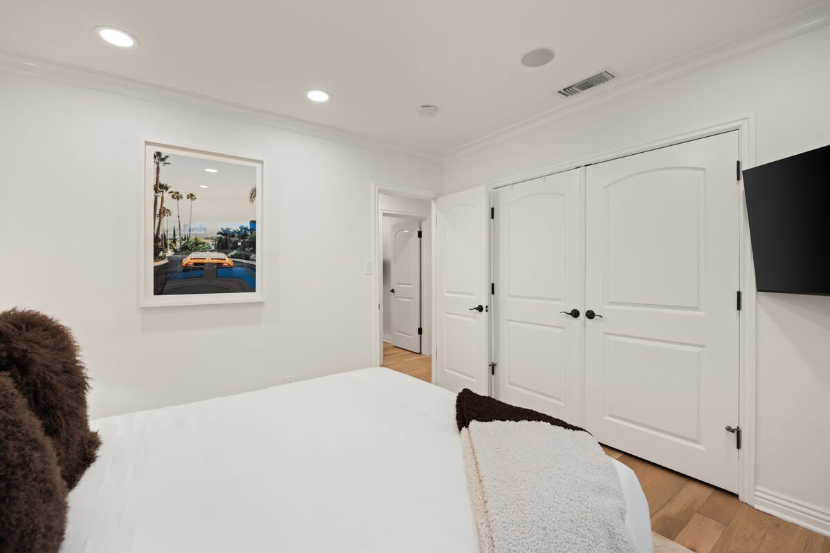 Discover modern elegance in Bedroom 3, where a Queen Size bed and a large Smart TV come together to create a stylish and restful space.