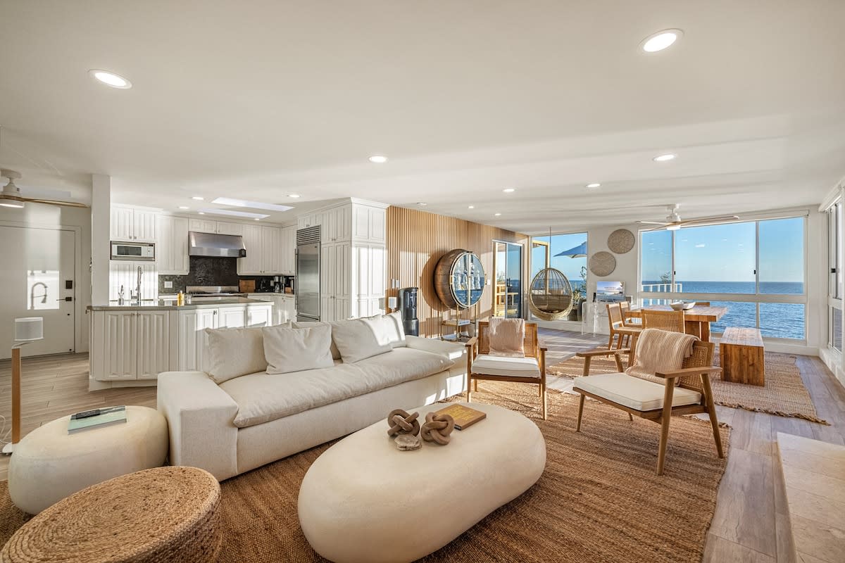 Where comfort meets coastline in an effortlessly curated space.