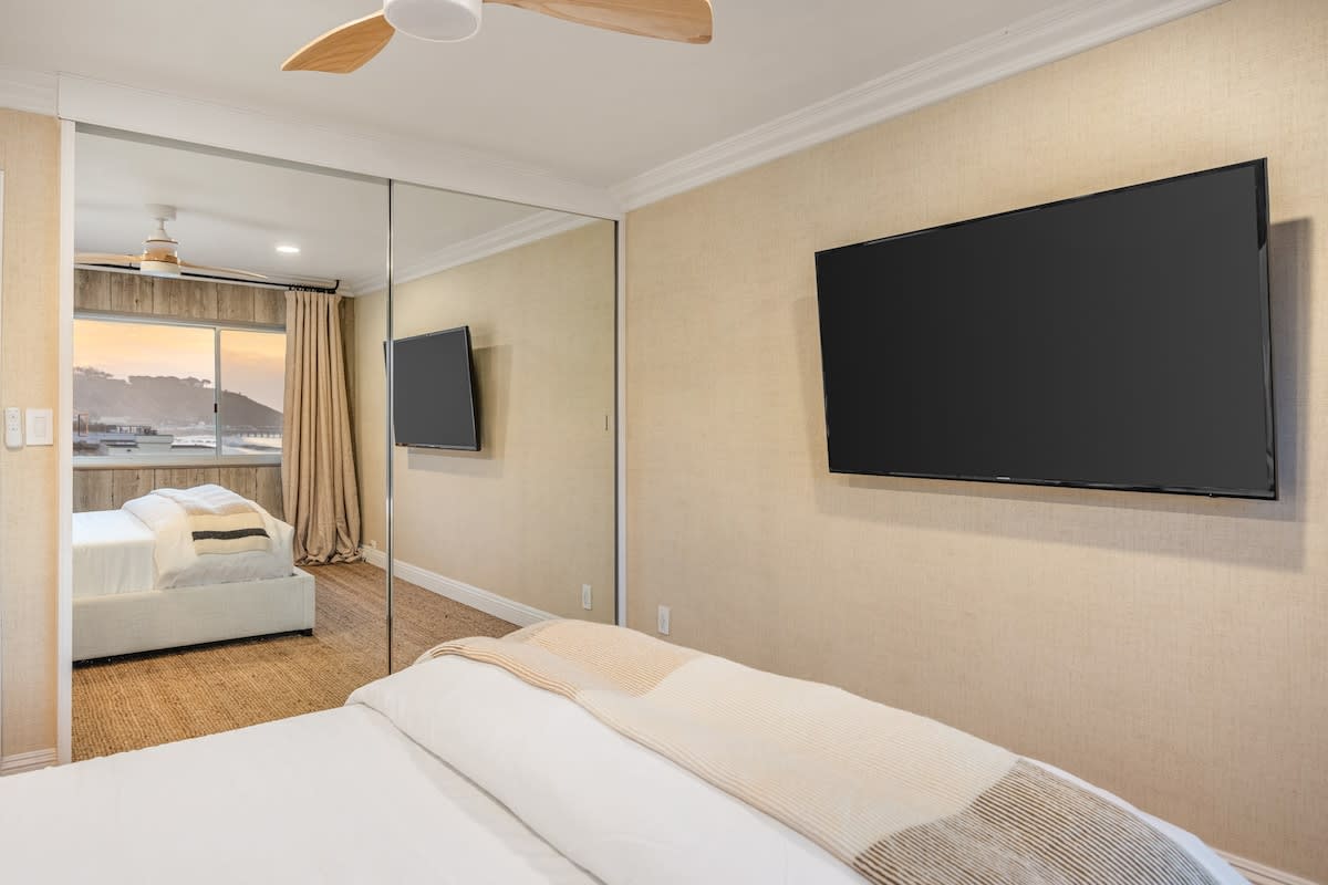 Drift off to the sound of waves and wake up to warmth and light.