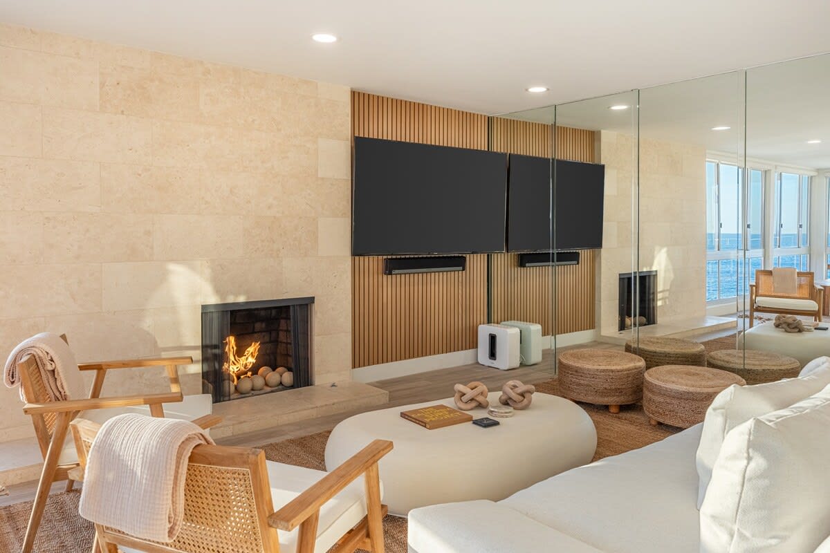 Let the warmth of the fireplace and the ocean’s rhythm set the tone for your stay.