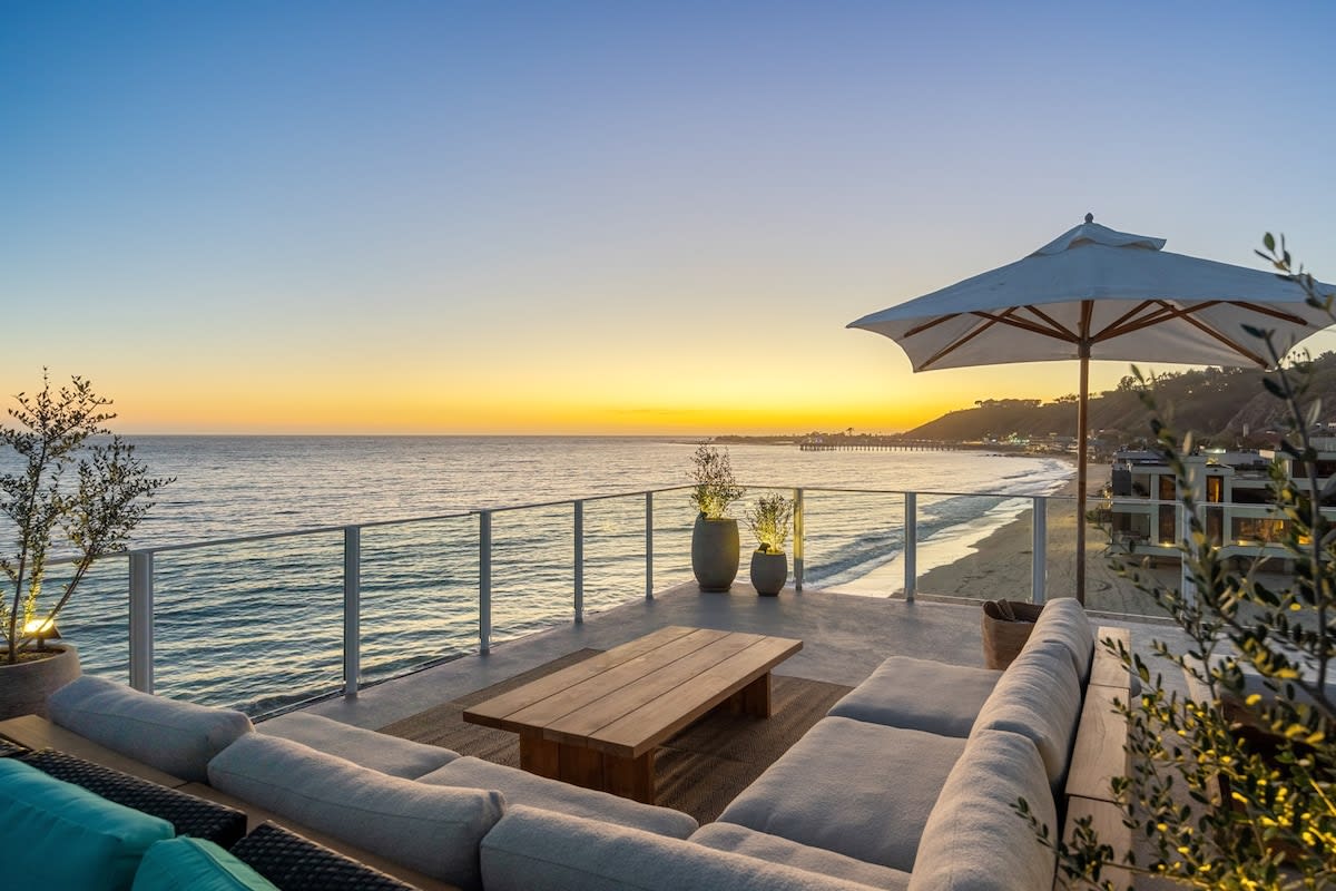 Sweeping views and open-air lounging.